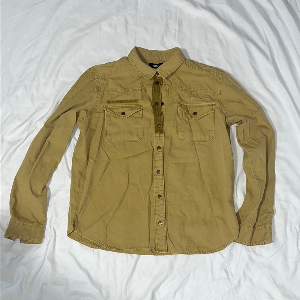 BDG Tan Button Down Shirt size Medium EUC